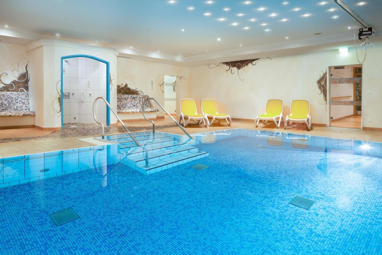 Familien- Und Wellnesshotel "Landhaus Viktoria" Oberstdorf Eksteriør bilde