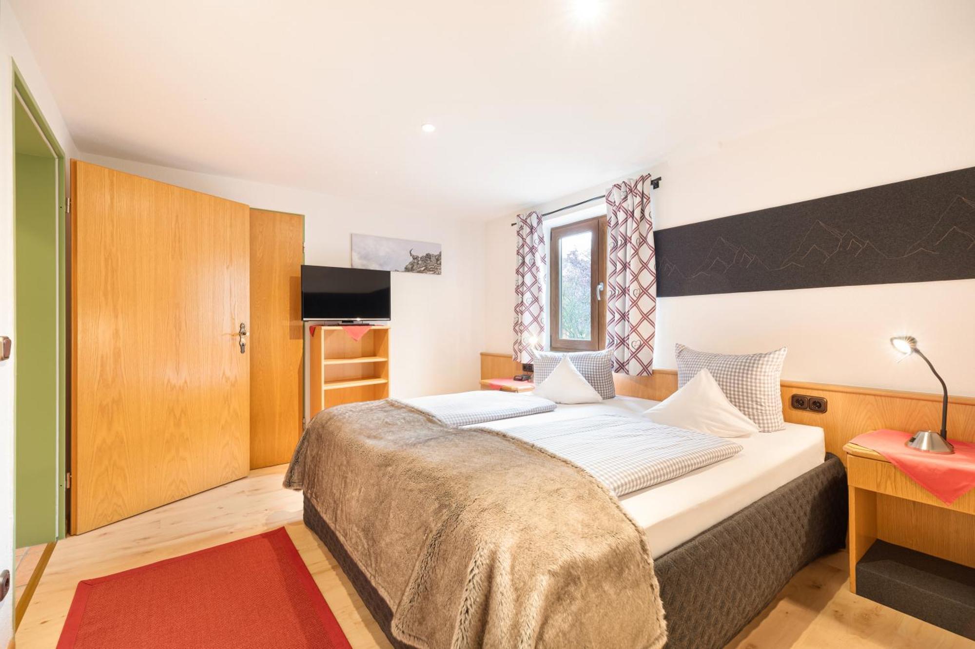 Familien- Und Wellnesshotel "Landhaus Viktoria" Oberstdorf Eksteriør bilde