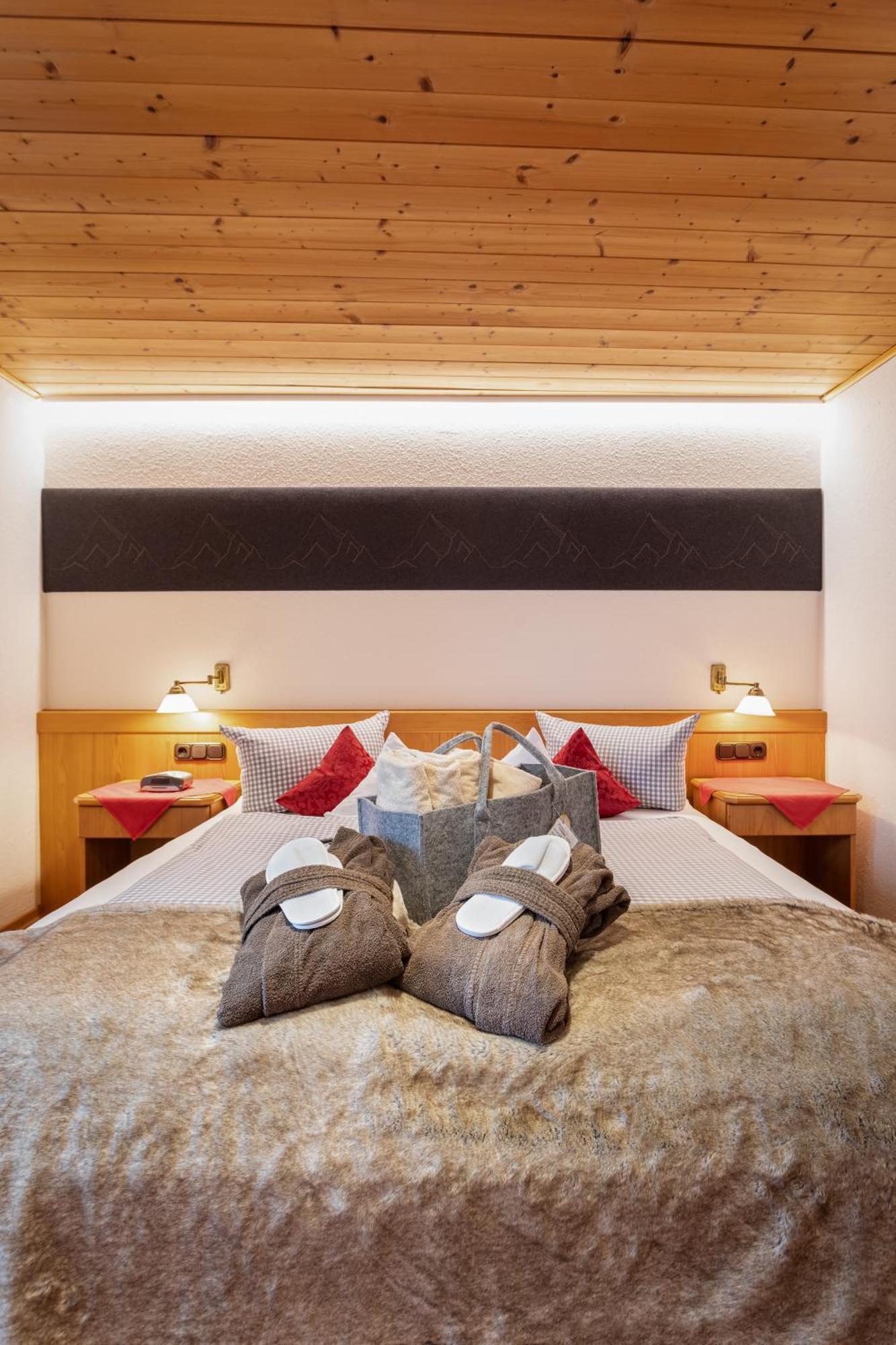 Familien- Und Wellnesshotel "Landhaus Viktoria" Oberstdorf Eksteriør bilde