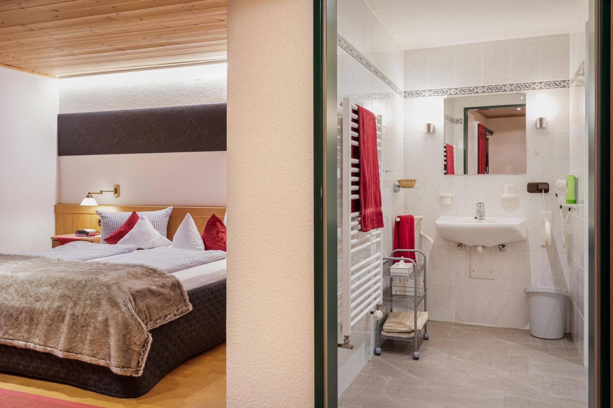 Familien- Und Wellnesshotel "Landhaus Viktoria" Oberstdorf Eksteriør bilde