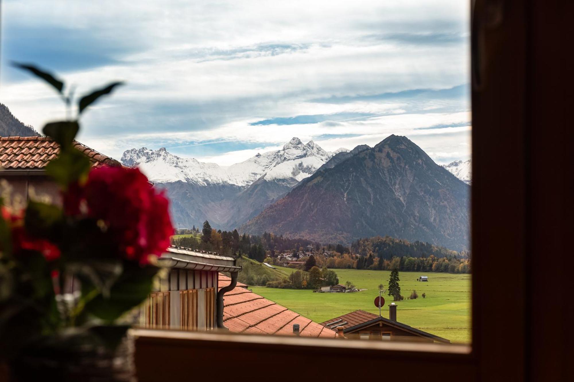 Familien- Und Wellnesshotel "Landhaus Viktoria" Oberstdorf Eksteriør bilde