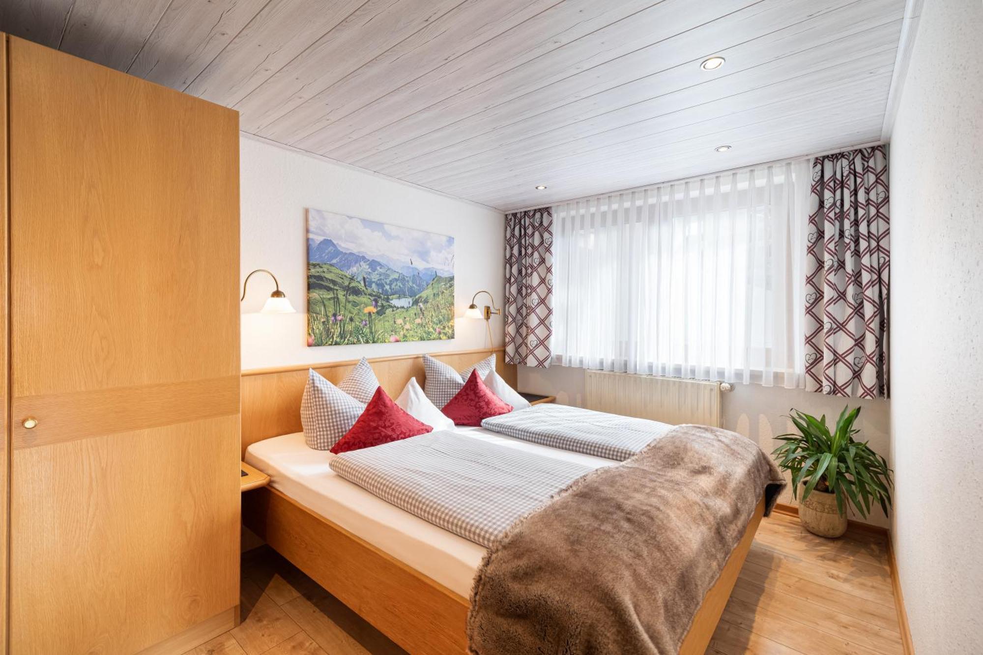 Familien- Und Wellnesshotel "Landhaus Viktoria" Oberstdorf Eksteriør bilde